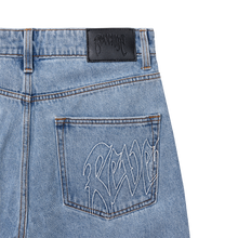 Load image into Gallery viewer, SKULL PATCH DENIM PANT INDIGO
